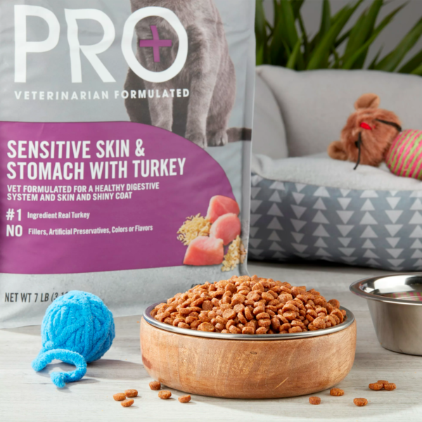 Pure Balance PRO+ Sensitive Skin & Stomach with Turkey Dry Cat Food, 7 lbs - Image 2